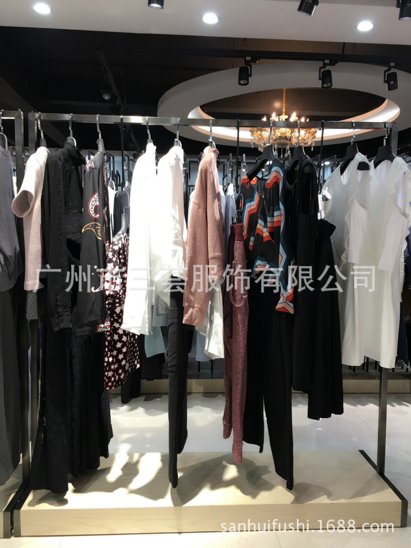 米祖19年秋冬装货源一线品牌折扣女装批发低价走份杭州品牌库存 - 广州三荟服饰官网_品牌折扣女装_女装尾货批发_品牌折扣店_折扣女装网